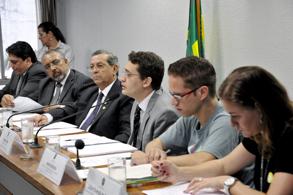 Representantes da PJ participaram do debate sobre o Estatuto da Juventude, no Senado. Entre eles, Jardel Santana (o segundo a partir da direita).