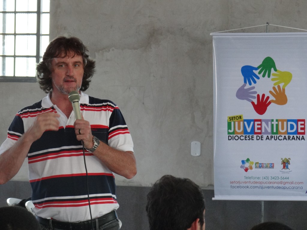 Padre Joel Nalepa questionou a participação efetiva da juventude em diversos espaços da sociedade.