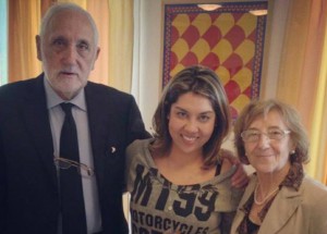 Luciana, em encontro com Rugero e Maria Teresa, os pais de Chiara