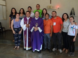 Equipe do Setor Juventude com arcebispo de Montes Claros