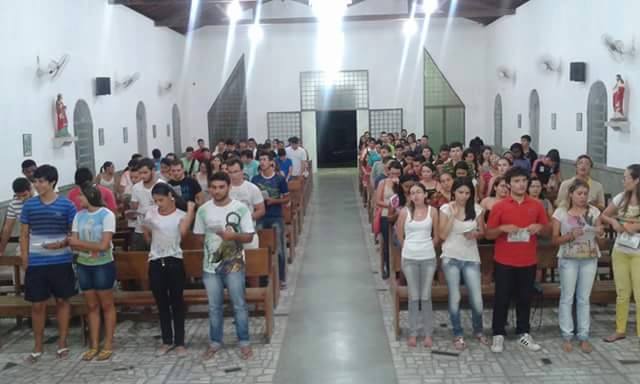 Juventude de Santa Luzia na Igreja de São José Operário