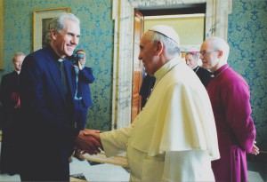 Nicky Gumbel com o Papa Francisco, no Vaticano. Foto: Grupo Alpha.