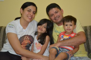 Suzana Raquel, Raimundo Pedro e seus filhos Samara e Samuel.