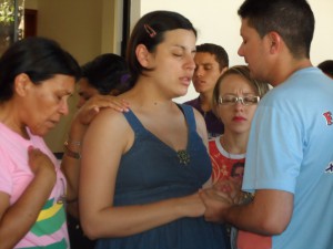 Suzana (grávida do segundo filho) e Raimundo no Grupo de Oração Jesus Te Ama.
