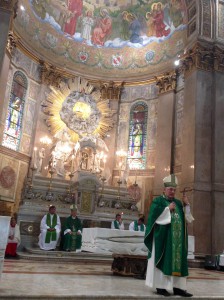 "Não deixem qualquer pessoa passar em vão ao lado de vocês", Dom Alberto na homilia deste domingo.