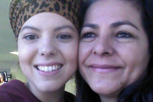 Fernanda e a mãe durante o tratamento